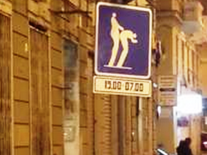 cartelli stradali a luci rosse a Sampierdarena
