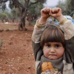 bimba siriana si arrende telecamera