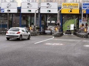 Traffico in aumento alla barriera di Genova Ovest