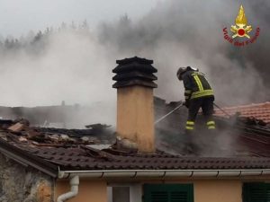 Borzonasca-incendio-tetto-12gennaio2017