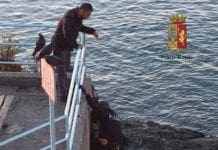 Pegli – Poliziotti salvano anziana che voleva lanciarsi sugli scogli