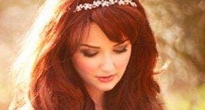 Lo sposo non si presenta, lei va a festeggiare con parenti e amici matrimonio sposa