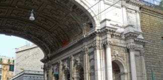 Genova, minaccia di gettarsi dal Ponte Monumentale, chiusa via XX settembre Ponte Monumentale Genova