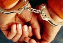 Centro storico, entra in un bar e sferra un pugno ad un cliente: in manette 41enne