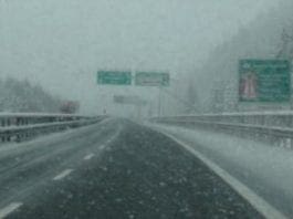Maltempo in Liguria, nevischio sulle direttrici per il Nord Italia autostrada neve