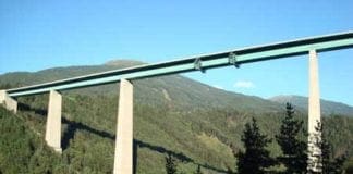 Liguria – Bordighera, aspirante suicida si lancia da 10 metri: è vivo