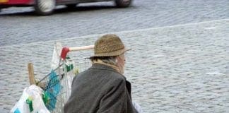 Povertà, Regione Liguria stanza 3 milioni e 500mila euro per progetto di sostegno barbone clochard senza tetto