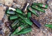 Genova, ubriaco lancia bottiglia contro un passante, rischia il linciaggio bottiglie vetro