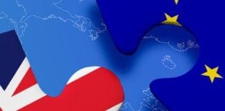 Londra, si dimette il ministro della Brexit: è caos