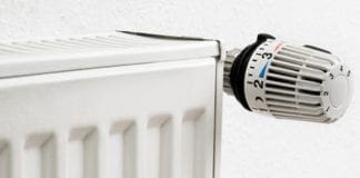 Imperia, scuola elementare al freddo: genitori in protesta calorifero termosifone