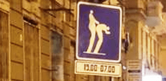 Genova – Cartelli stradali a luci rosse a Sampierdarena