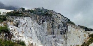 Carrara, incidente sul lavoro: morto un cavatore