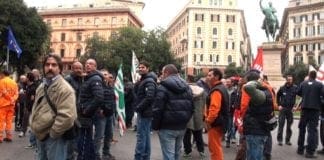Iren, terminata manifestazione di fronte alla Prefettura