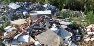 Discarica abusiva sulle alture di Rapallo, forestali sequestrano l’area