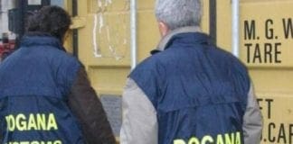 Tre milioni di guanti e 64mila camici sequestrati nel porto di Pra’ e trasportati al San Martino Dogana La Spezia