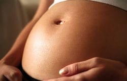 Incinta con dolori non viene ricoverata e perde il bambino