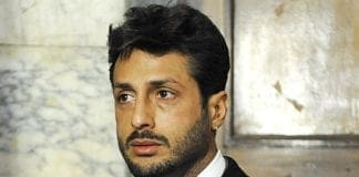 Fabrizio Corona incontra gli amici a Genova e ora rischia il carcere Fabrizio Corona