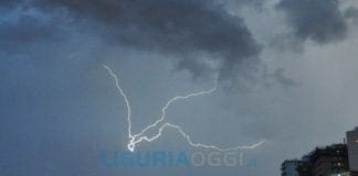 Maltempo in Liguria, forte temporale a Genova in Allerta Arancione Fulmini in ValBisagno