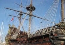 Ubriachi si arrampicano sul pennone del Galeone, denunciati tre turisti