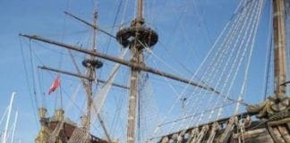 Ubriachi si arrampicano sul pennone del Galeone, denunciati tre turisti