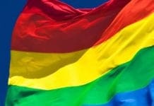 Liguria Pride, a Genova 15mila in marcia, il sindaco Bucci fa “retromarcia” e saluta il corteo