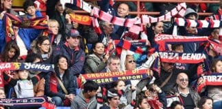 Coronavirus – Lo striscione dei tifosi del Genoa contro la ripresa del campionato