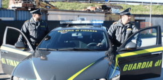 Alimenti contraffatti e pericolosi per la salute, maxi sequestro a Genova Guardia di Finanza