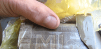 Genova, litiga con la fidanzata in casa e gli agenti trovano sei etti di hashish Hashish