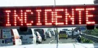 Altare, asfalto viscido: tir in testacoda finisce contro il muro