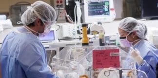 Savona, donna di 26 anni muore durante il parto, in fin di vita il neonato