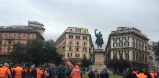 Iren – Corteo blocca Corvetto, traffico nel caos
