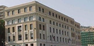 Genova, fulmine colpisce il D’Oria e abbatte pezzi del cornicione: studenti regolarmente in classe