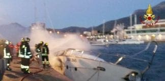 Loano – Brucia yacht alla Marina, 3 morti – VIDEO