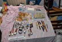 Lerici – Incendio distrugge due yacht in rimessaggio a Senato