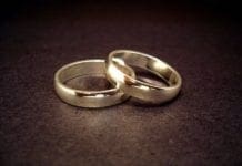 Genova, il Comune festeggia le coppie insieme da 50 anni matrimonio anelli nozze