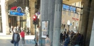 Nudo per via XX settembre – Giovane si spoglia e passeggia per strada