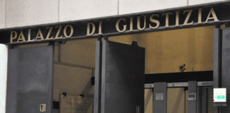 Presidio dei Giornalisti all’udienza del processo per il pestaggio di Stefano Origone palazzo di Giustizia Tribunale Genova