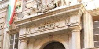 Lavoratori della scuola, presidio davanti a palazzo Tursi contro la carenza di organico Palazzo Tursi Comune di Genova