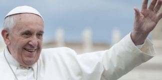 Papa Francesco a Genova, balneari espongono bandiera vaticana sulle spiagge