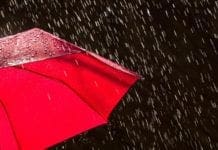 Meteo Liguria, forti precipitazioni in Valle Stura e Turchino pioggia, ombrello
