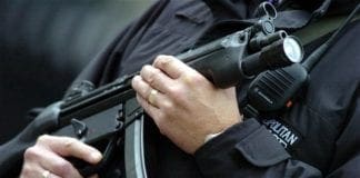 Sparatoria nella base navale di Pearl Harbor, morti due civili