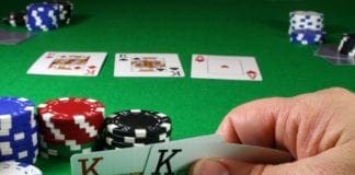 Foce, scoperta una bisca clandestina: undici denunciati