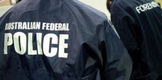 Melbourne, accoltella passanti per strada: un morto