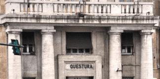 Fuma crack per strada, lascia la Questura e commette due furti: arrestato Questura di Genova