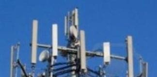 In fiamme impianto di telefonia mobile a Coronata