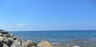 Bagnante si frattura una caviglia, Vigili del Fuoco arrivano dal mare