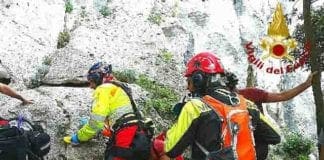 Ventimiglia – Migranti respinti dalla Francia restano bloccati sulla scogliera