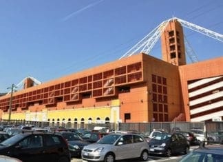 Genoa – Torino, al Ferraris un tifoso cade nel fossato e si rompe una gamba Stadio Ferraris Genova Marassi