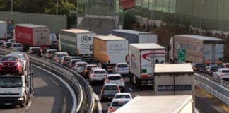 Maltempo in Liguria – Autostrada A7, caos al casello di Bolzaneto per galleria allagata coda autostrada