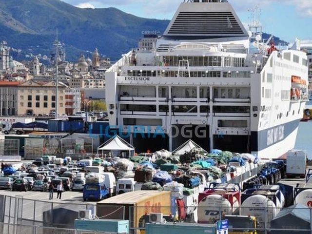 traghetti code porto Genova